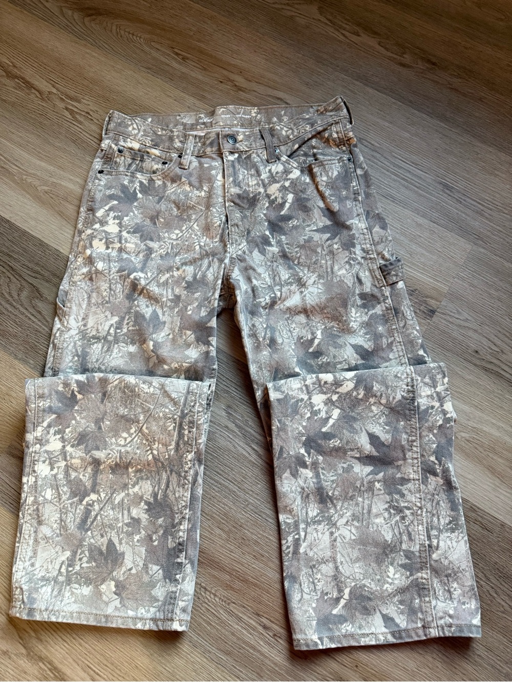 Old Navy Men's Relaxed Cargo Jeans in Taupe & Cream Leaf Print